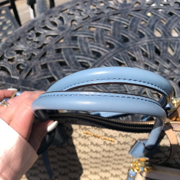 Sold! Michael Kors Tote w/ matching wallet - Picture 8 of 8